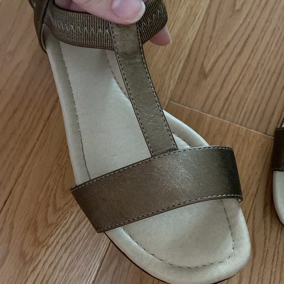 Left&Right Sandals - Picture 3 of 9